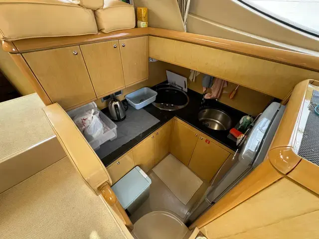 Ferretti Yachts 460