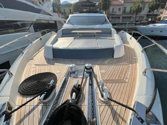 Ferretti Yachts 850