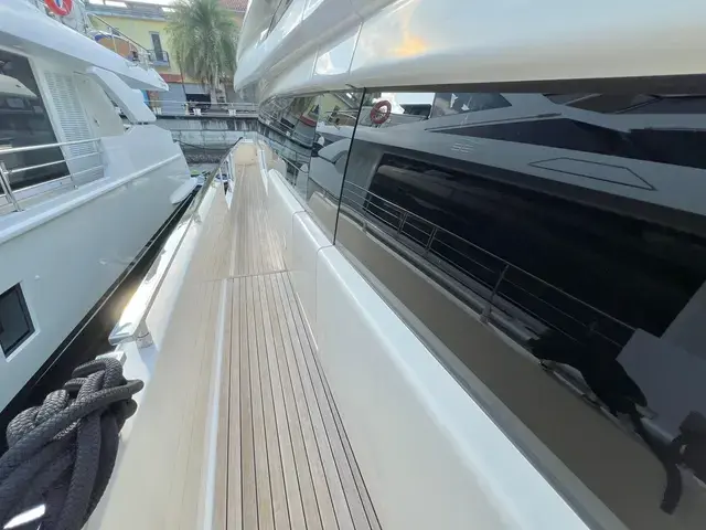 Ferretti Yachts 850