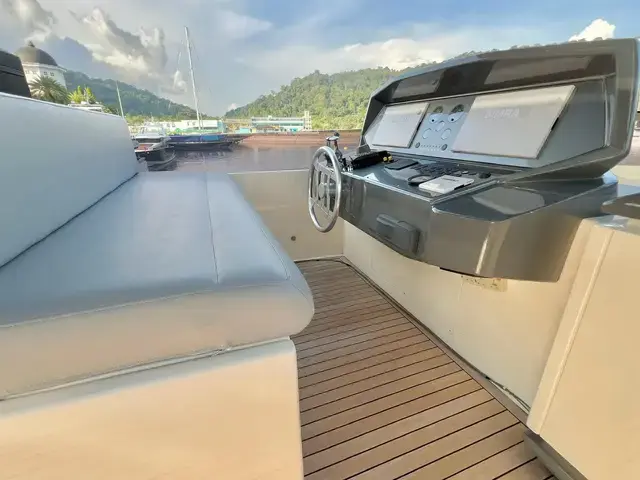 Ferretti Yachts 850