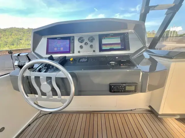 Ferretti Yachts 850