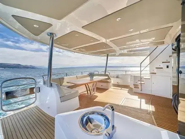 Sunseeker Yacht 86