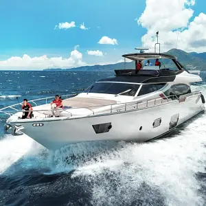 2016 Ferretti Yachts 870