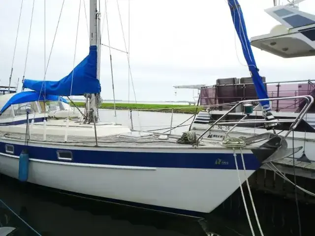 Hallberg Rassy 352