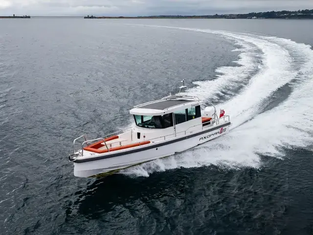 Axopar 28 Cabin