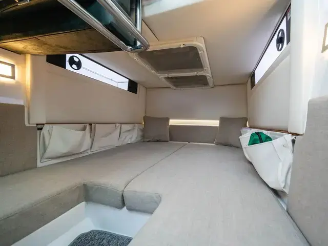 Axopar 28 Cabin