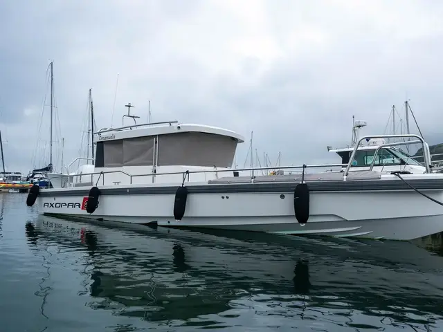 Axopar 28 Cabin