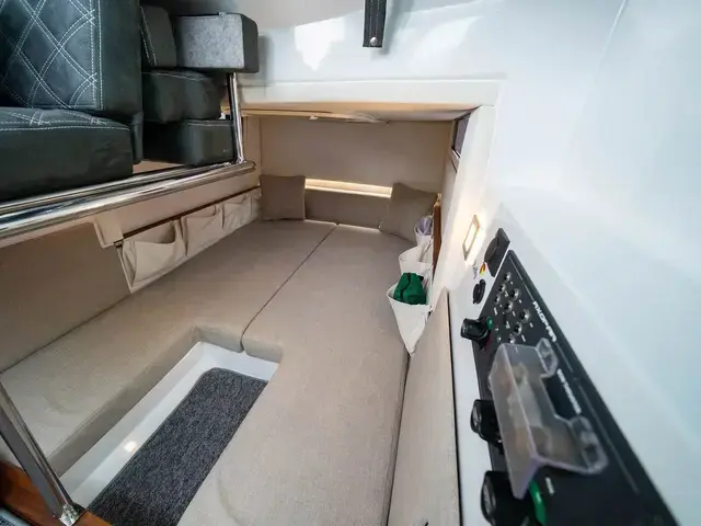 Axopar 28 Cabin