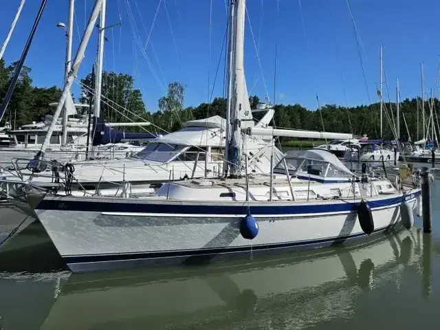 Hallberg Rassy 43