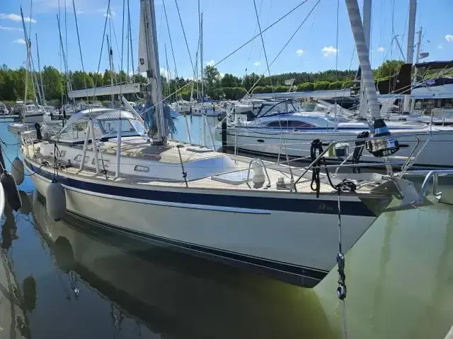 Hallberg Rassy 43