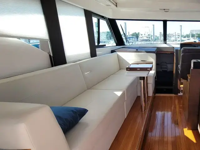 Tiara Yachts 39