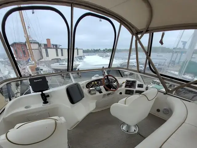 Sea Ray 38 AFT CABIN