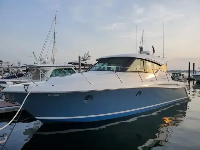 Tiara Yachts 39