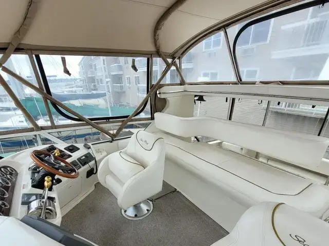 Sea Ray 38 AFT CABIN