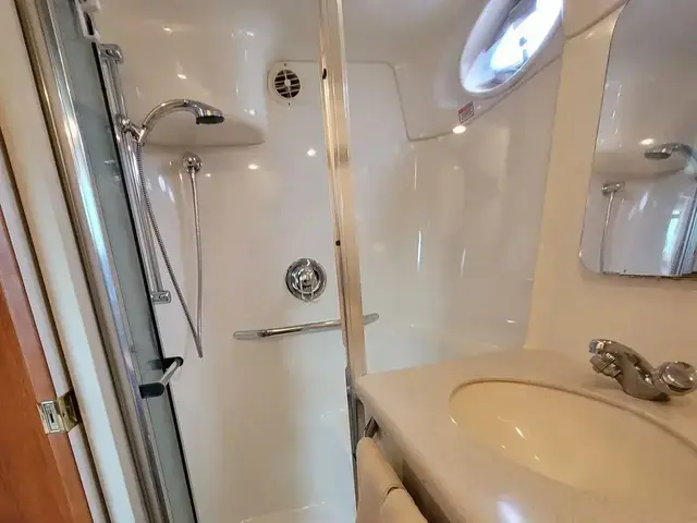 Sea Ray 38 AFT CABIN