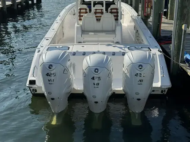 Everglades 395 Center Console