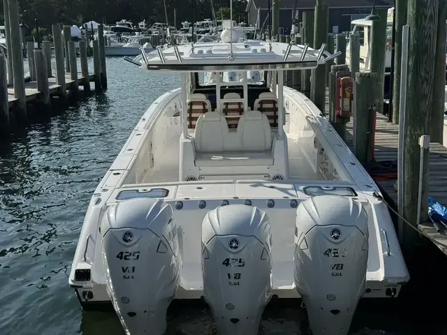 Everglades 395 Center Console