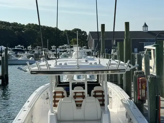 Everglades 395 Center Console