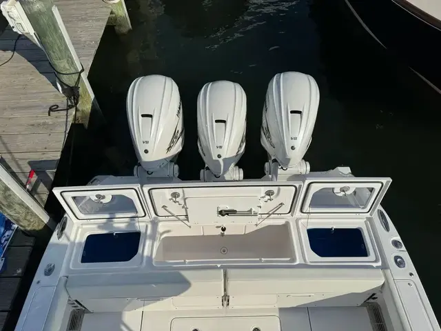 Everglades 395 Center Console