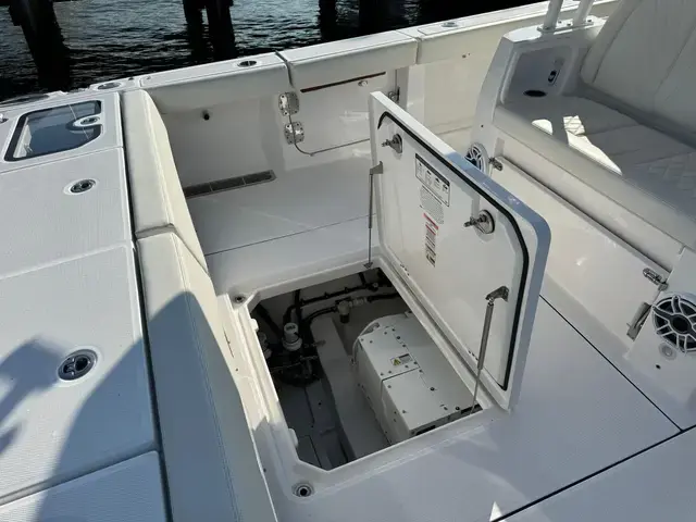 Everglades 395 Center Console