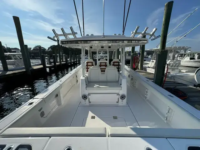 Everglades 395 Center Console