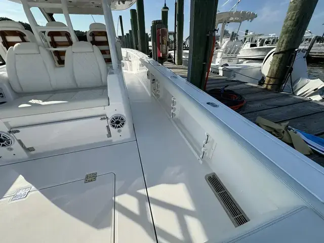 Everglades 395 Center Console