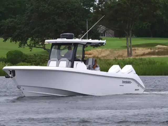 Everglades 315 Center Console