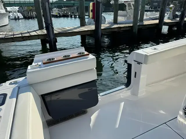 Everglades 395 Center Console