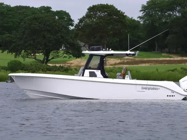 Everglades 315 Center Console