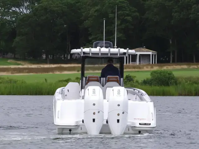 Everglades 315 Center Console