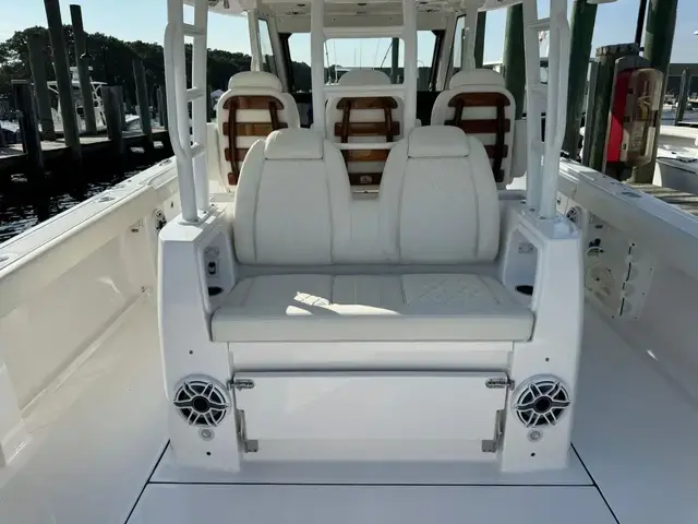 Everglades 395 Center Console