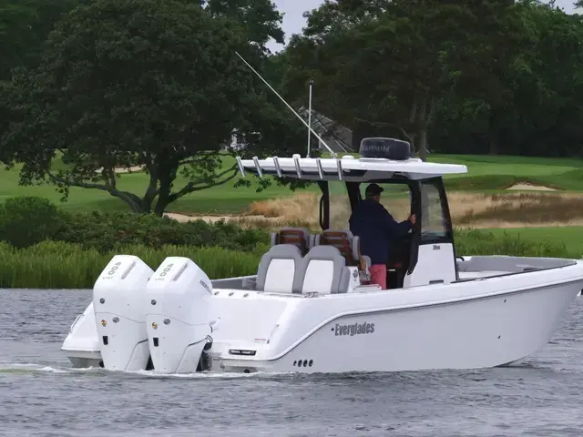 Everglades 315 Center Console