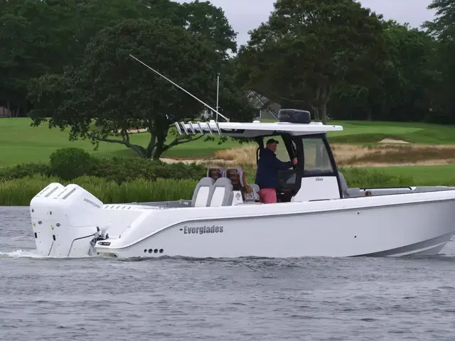 Everglades 315 Center Console