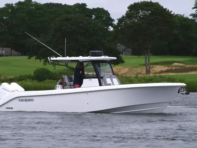 Everglades 315 Center Console