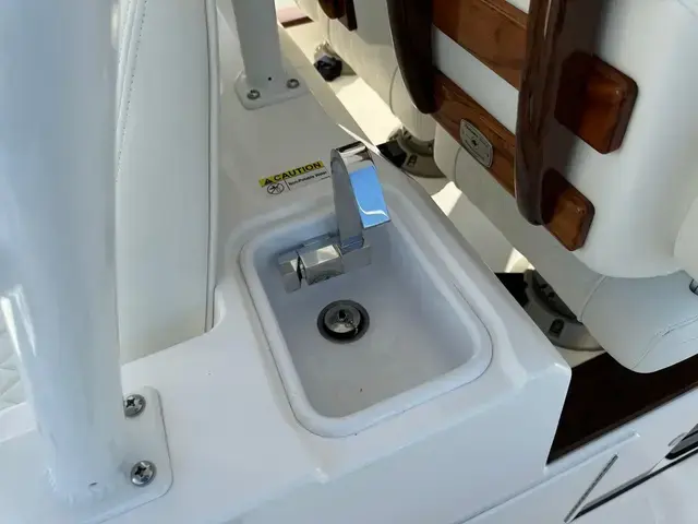 Everglades 395 Center Console