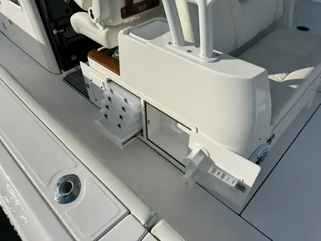 Everglades 395 Center Console