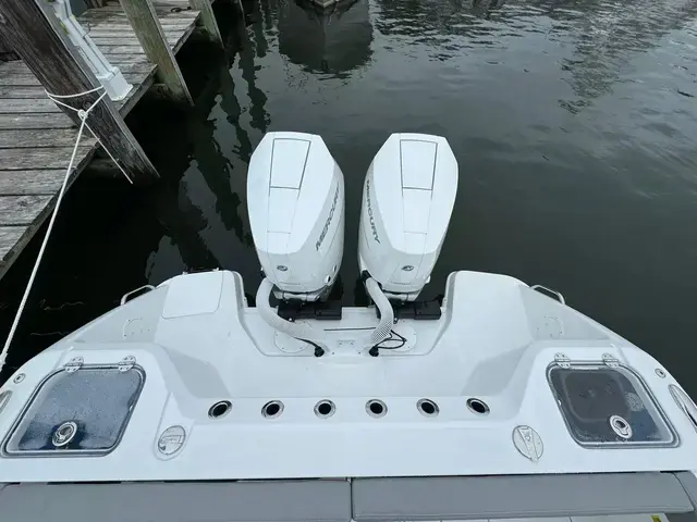 Everglades 315 Center Console