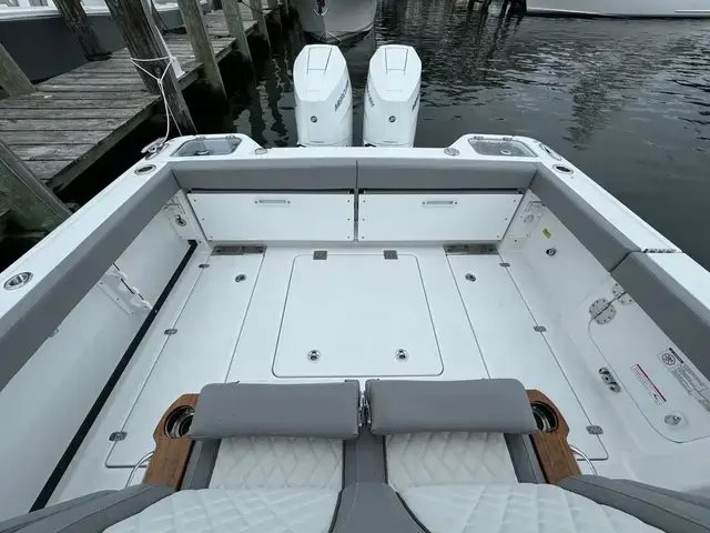 Everglades 315 Center Console