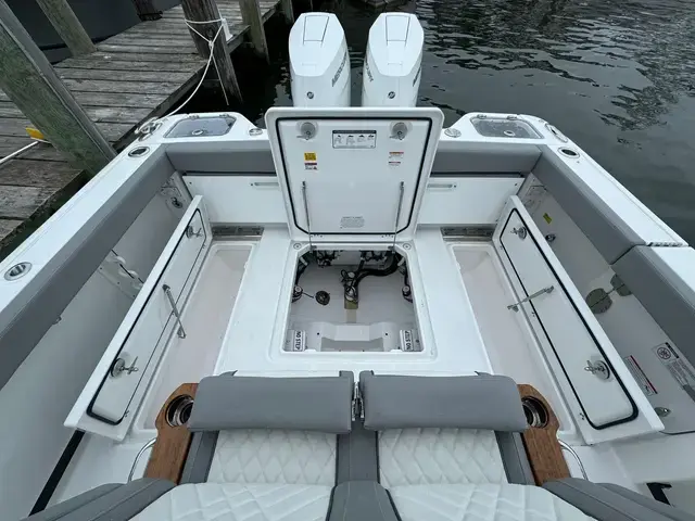 Everglades 315 Center Console