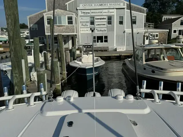 Everglades 395 Center Console