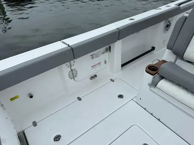 Everglades 315 Center Console