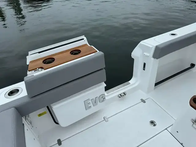 Everglades 315 Center Console