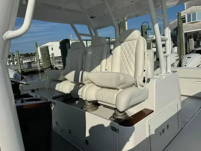 Everglades 395 Center Console