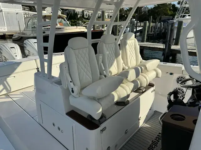 Everglades 395 Center Console