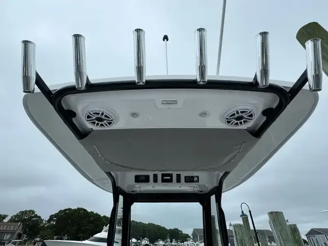 Everglades 315 Center Console