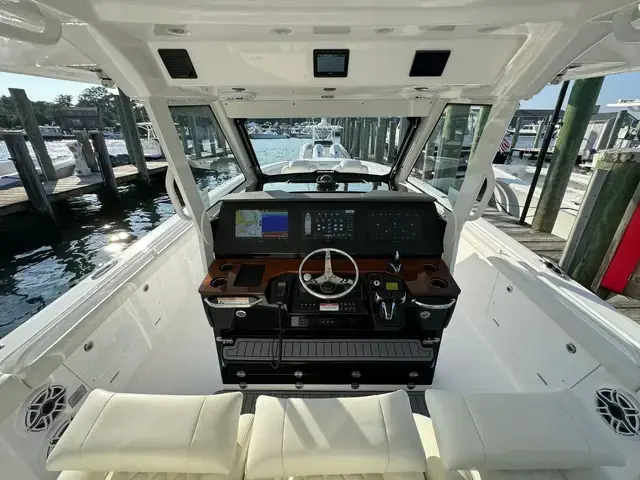 Everglades 395 Center Console