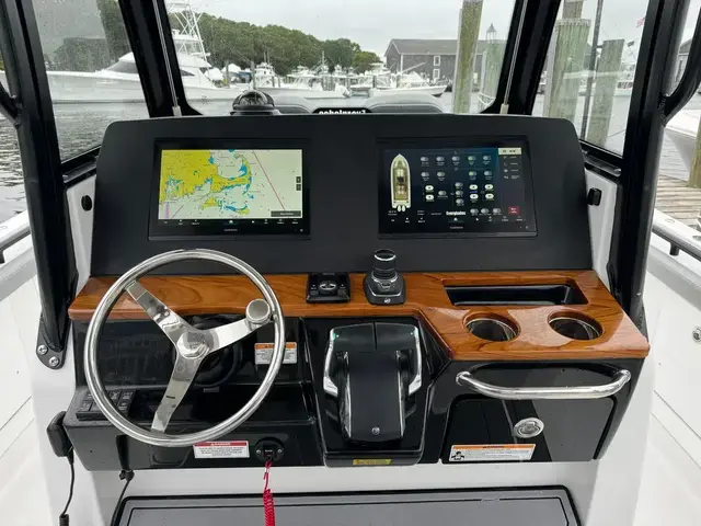 Everglades 315 Center Console