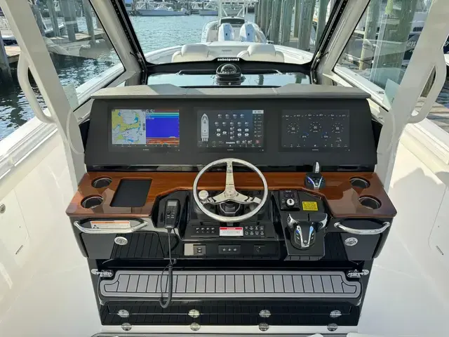 Everglades 395 Center Console