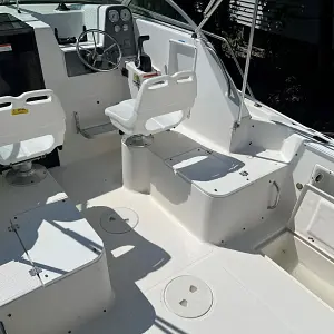 2005 Aquasport 215 Explorer