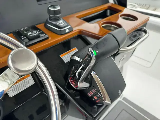 Everglades 315 Center Console